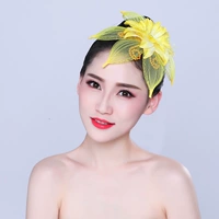 Желтый лотос с перьями