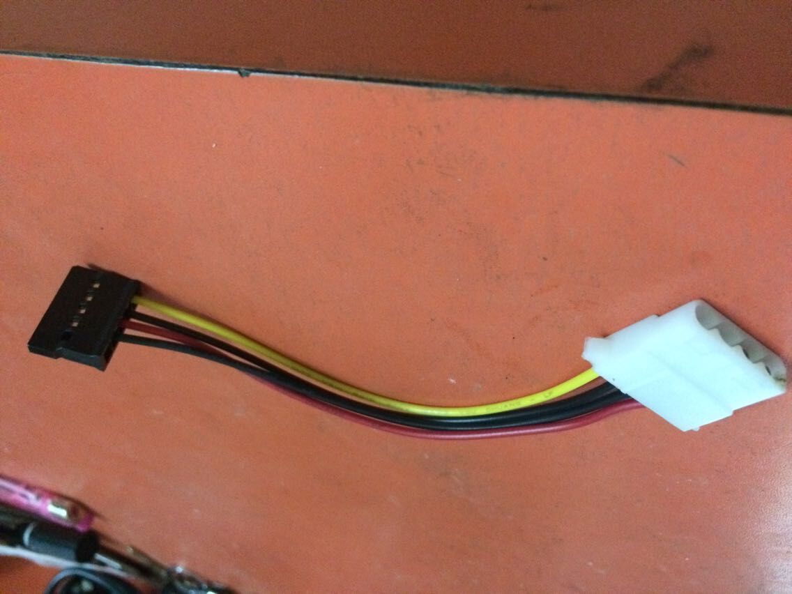 Large 4P mother-to-SATA power cord female head large 4PIN turn 15PIN mother IDE power transfer SATA TO SATA