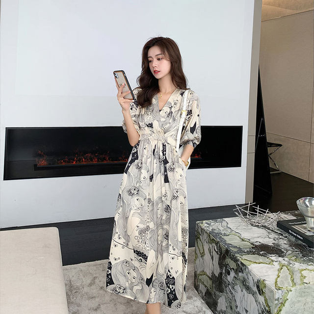 2022 new large size women's summer oil painting temperament skirt fat sister mm light luxury Tibetan meat age reduction chiffon dress