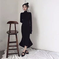 Hồng Kông nếm retro mùa thu và mùa đông retro Slim mid-nửa cổ áo dài tay dài co giãn chặt chẽ váy đầm đuôi cá áo len đỏ