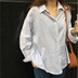 Mùa xuân và mùa thu Phụ nữ phiên bản Hàn Quốc đơn giản, hoang dã lỏng lẻo khóa áo sơ mi dài tay áo sơ mi sọc túi áo sơ mi áo sơ mi trắng nữ công sở Áo sơ mi dài tay
