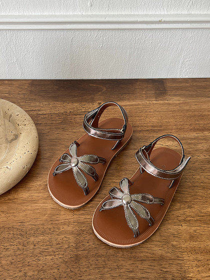 OLIO奥阿姨女童金属皮甜美花朵柔软魔术贴凉鞋