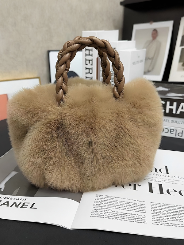 Furry Handbag, Furry Bag, Shoulder Bag, Crossbody Bag, Fashionable, Simple, Versatile, Plush Handbag, Autumn and Winter Women's Bag