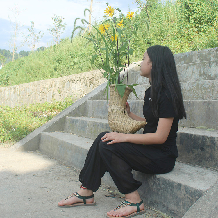 Folk characteristics handmade bamboo vase flower basket curved basket Creative flower storage bamboo products decorative pastoral hanging ornaments