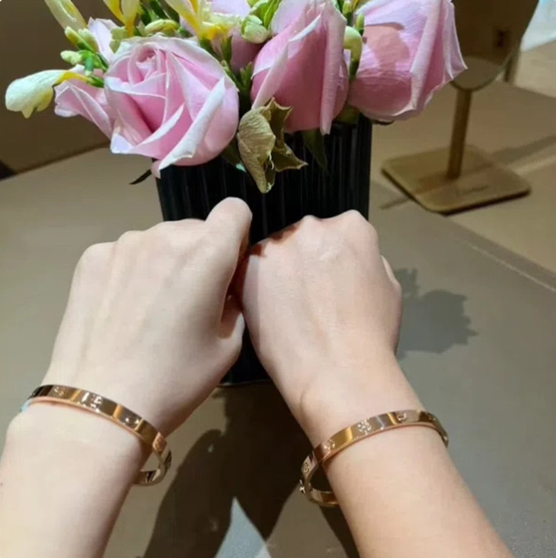 Chinese Valentine's Day Bracelet Love Classic Rose Gold Wide Version Without Diamonds for Women Au750 Bracelet Couple Narrow Version for Men Chinese Valentine's Day Bracelet Love Classic Rose Gold Wide Version Without Diamonds for Women Au750 Bracelet Couple Narrow Version for Men