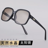 Натуральная вода, кварц, прохладные солнцезащитные очки