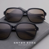 Натуральная вода, кварц, прохладные солнцезащитные очки