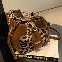 French SANDRO IFASHION womens bag 2022 new fashion BAO WEN crossbody bag explosive bucket bag mobile phone