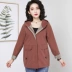 Áo gió cho mẹ mùa xuân mới 2019 mùa xuân và mùa thu áo khoác cho người già ngắn đoạn trung niên nữ cao quý nước ngoài hàng đầu - Quần áo của mẹ mẫu thời trang áo sơ mi nữ tuổi 50 Quần áo của mẹ