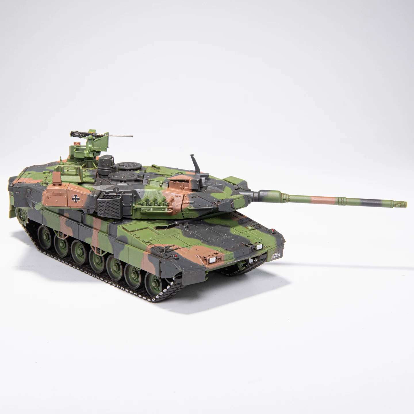 1/72 немецкий танк основного калибра Leopard 2A8 с системой активной защиты НАТО трехцветная готовая модель