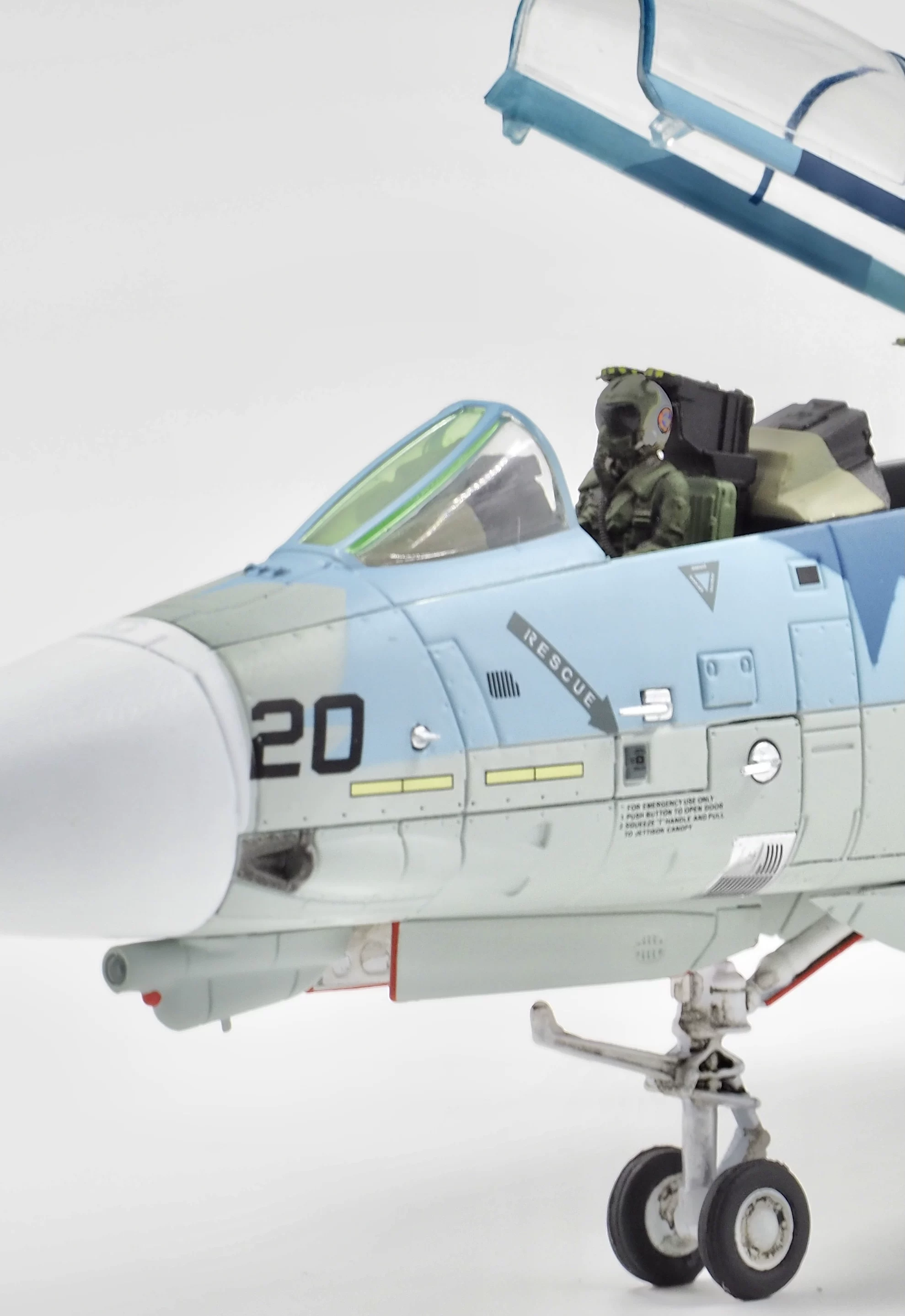 Калибр WINGS F14A истребитель NFWS/NSAWC TOPGUN фрагментированная камуфляжная сплавная модель