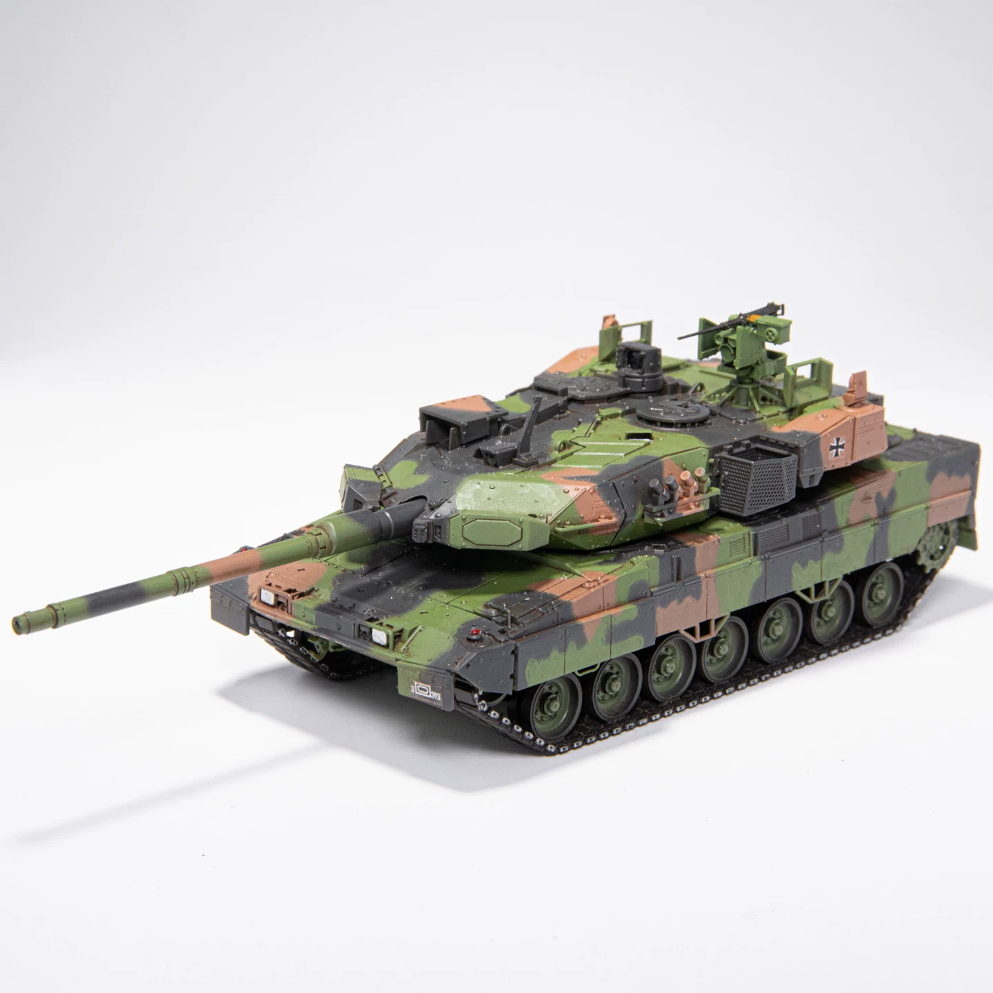 1/72 немецкий танк основного калибра Leopard 2A8 с системой активной защиты НАТО трехцветная готовая модель