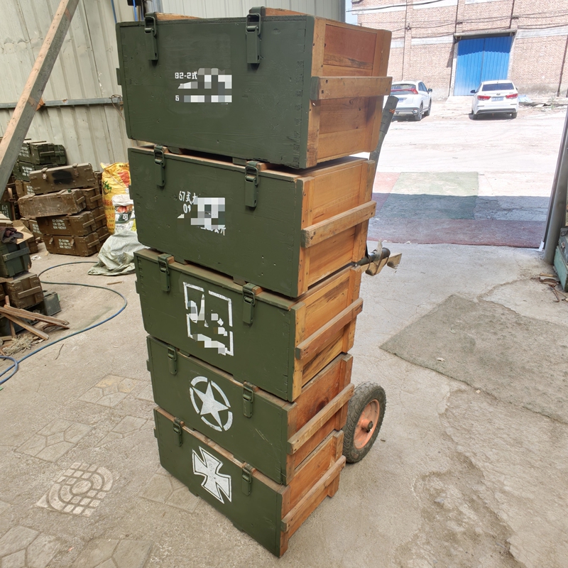 No. 4 Wooden Box in Army Green, Vintage Prop with Handle, Personalized Storage Box, Beekeeping Storage, Military-Themed Style Decoration