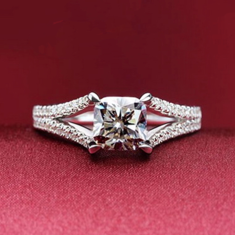 Fu Daisheng 80 Cushion Shape Princess Square Diamond Wedding Ring 18K Platinum One Carat Girl Ring