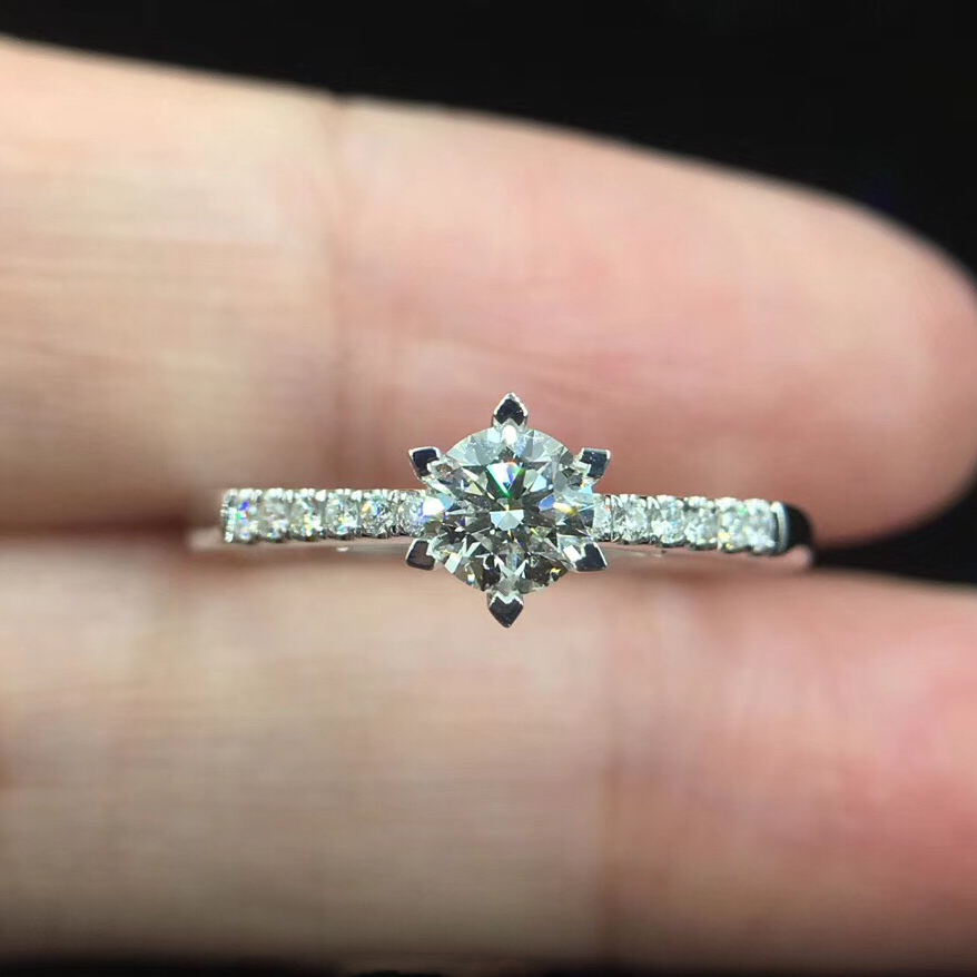 Fu Daisheng Diamond Female Ring Finger PT950 Platinum 60 courting for wedding diamond ring female one-carat wedding special cabinet