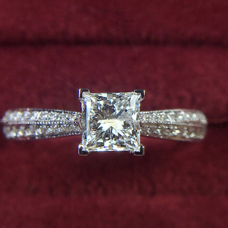 Fu Daisheng 80 Princess Diamond Diamond Ring Shaped Wedding Diamond Ring 18K Platinum One Clapper Diamond Ring Anomalous Drill Ring