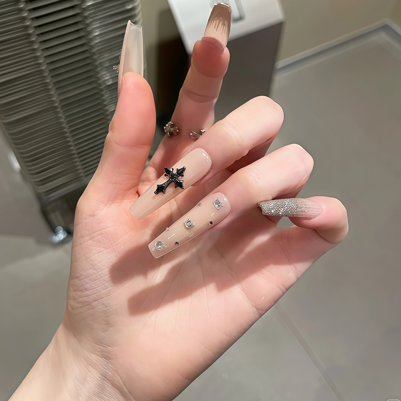 Light Luxury Style with a High-End Feel, Flattering for Skin Tone, Sweet and Cool Spicy Girl Style, 2026 Summer Bridal Wear, Rhinestone Gradient Versatile Nail Art