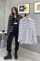 Big Code Womens Clothing Online Red Sunscreen Alphabet Shirts Womens Summer Thin style Spring paragraph 2022 New design senses Snow spinning printing