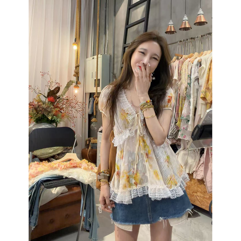 [Sura] French-Style Elegant Embroidered Striped Lace Trim Short-Sleeve Shirt S60605801