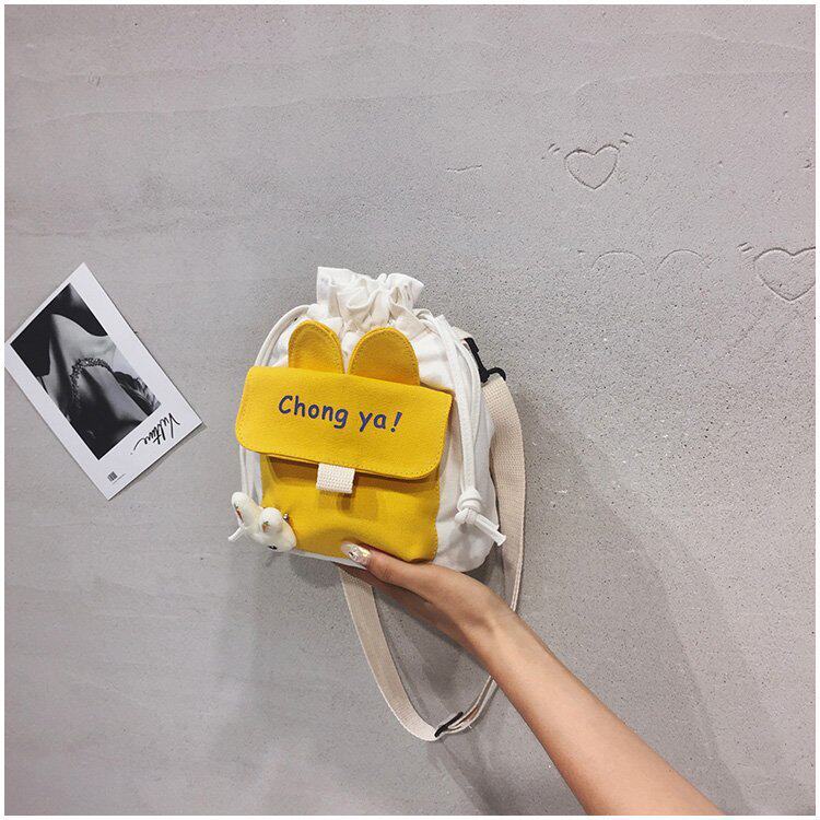 Детская сумка на ремне 春夏新款学生帆布小包包甜美淑女撞色单肩包可爱潮挂件抽绳斜挎包 Jifanpaul