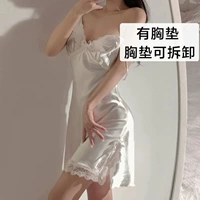 Белый топ с чашечками