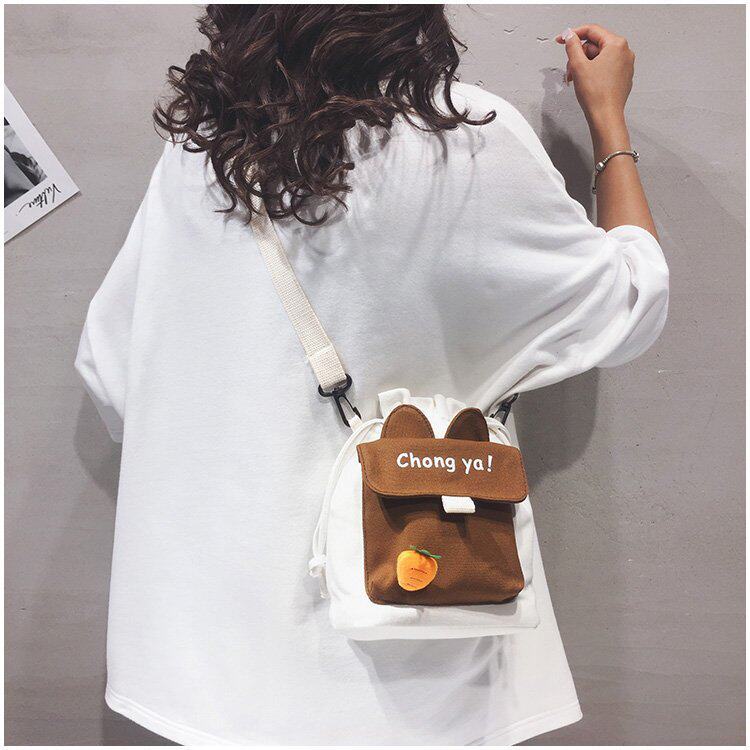 Детская сумка на ремне 春夏新款学生帆布小包包甜美淑女撞色单肩包可爱潮挂件抽绳斜挎包 Jifanpaul