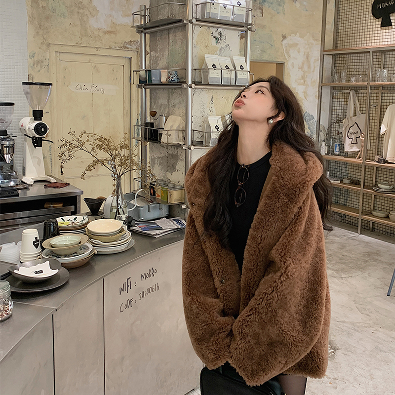 Super Loose Mid-Length Teddy-Colored Imported Lamb Fur Coat 2026 Super Popular New Fur Integrated Coat for Women