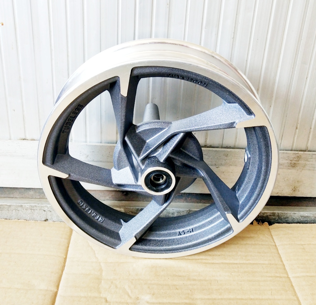 Xe điện bánh trước trung tâm 10 inch phanh đĩa bánh xe trung tâm lớn Bánh xe nhôm vòng thép nhanh đại bàng Zuma Zhongsha Xiaoshuai - Vành xe máy niềng xe wave