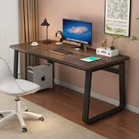 Сгущенные глубокие черные ноги грецкого ореха