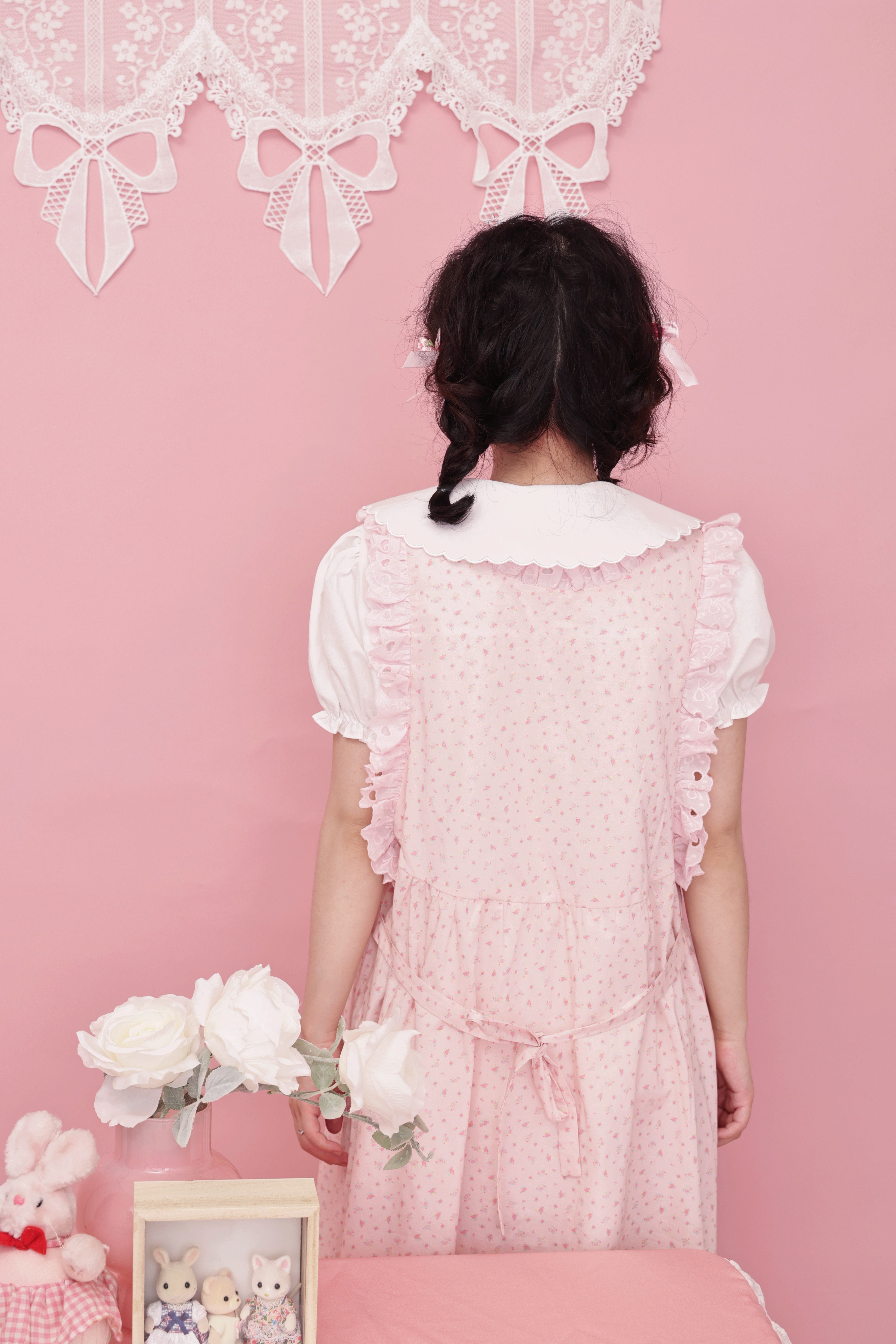 送料無料 15%OFF】レトロガーリー 蝶レース刺繍ピンクキャミワンピース