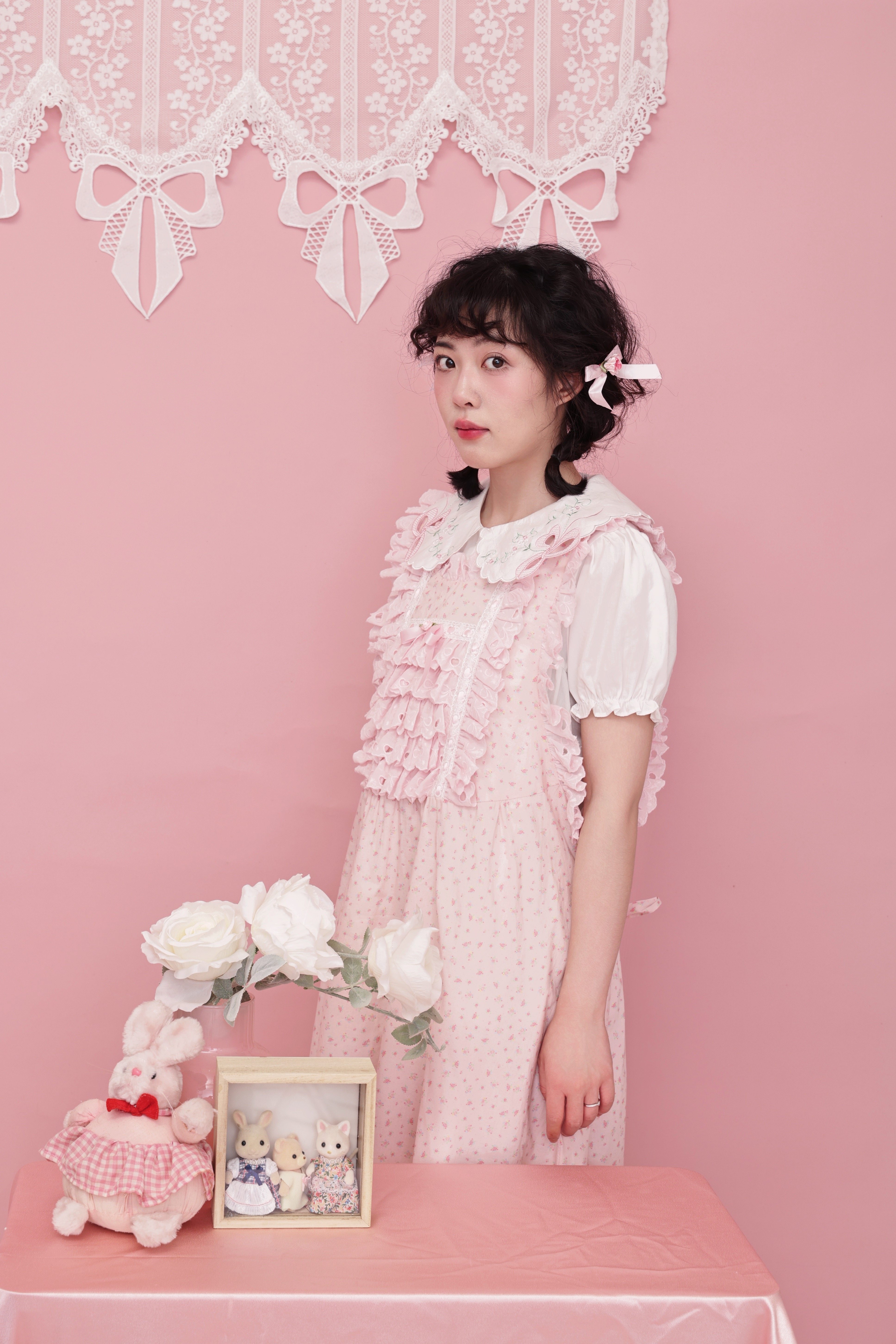 送料無料 15%OFF】レトロガーリー 蝶レース刺繍ピンクキャミワンピース