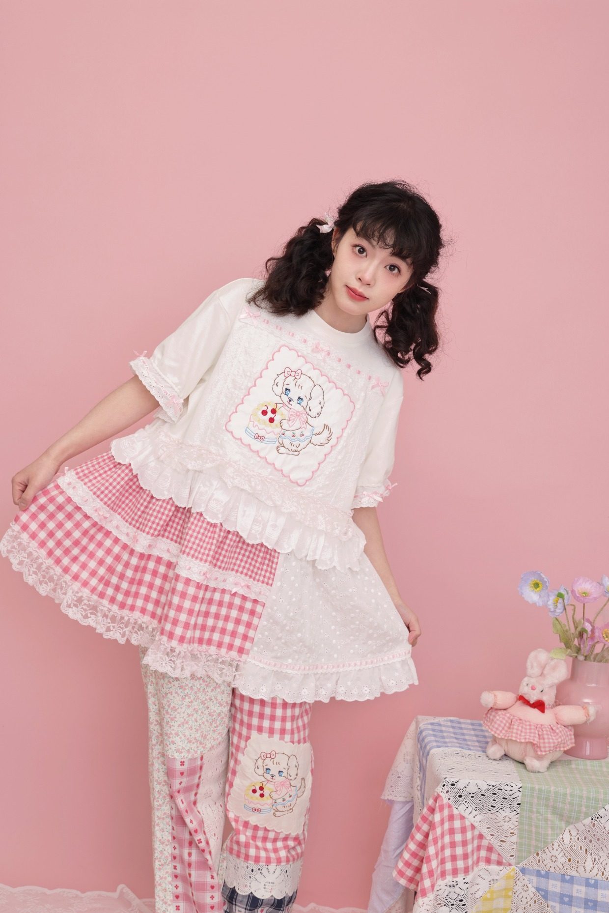 1点物 ハンドメイド 刺繍パッチワーク ピンクフリル レース 白 リメイクパンツ 15%OFF】スウィートドール 手作りリメイク ドール刺繍半袖Tシャツ