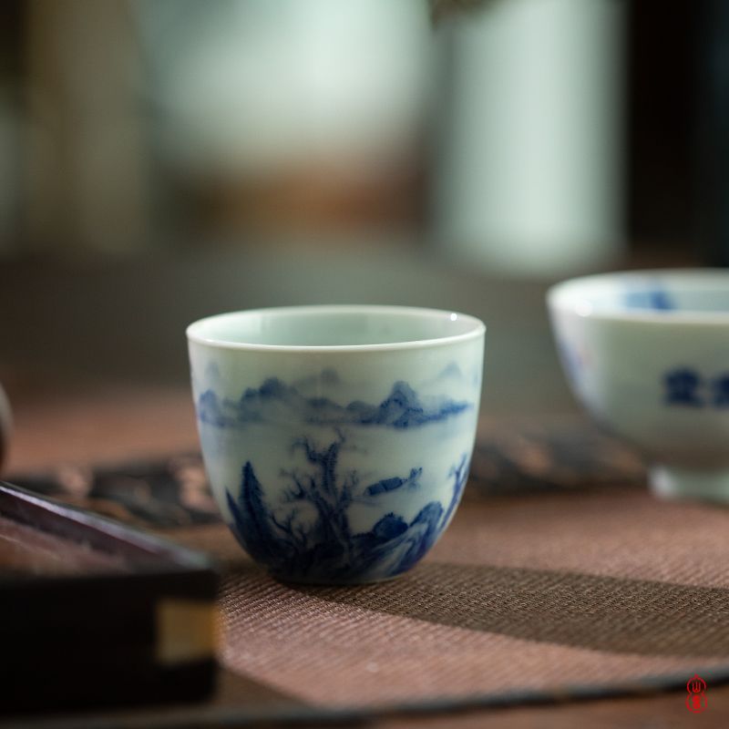 Castle peak day room jingdezhen blue and white painting landscape poems, a cup of kung fu tea cups personal special master cup single CPU