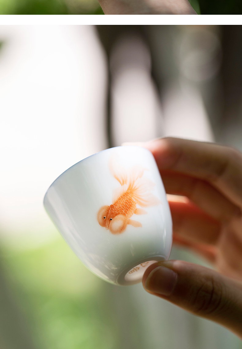 Jingdezhen sample tea cup new color hand - made goldfish kiss embellish of kung fu tea cups, small single pure manual master CPU