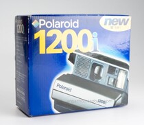 Paoli comes to Polaroid 1200i Spectra wide camera box says accessories are fully functional and normal
