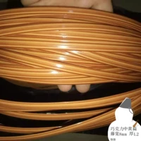 Желтая плоская лоза в шоколаде