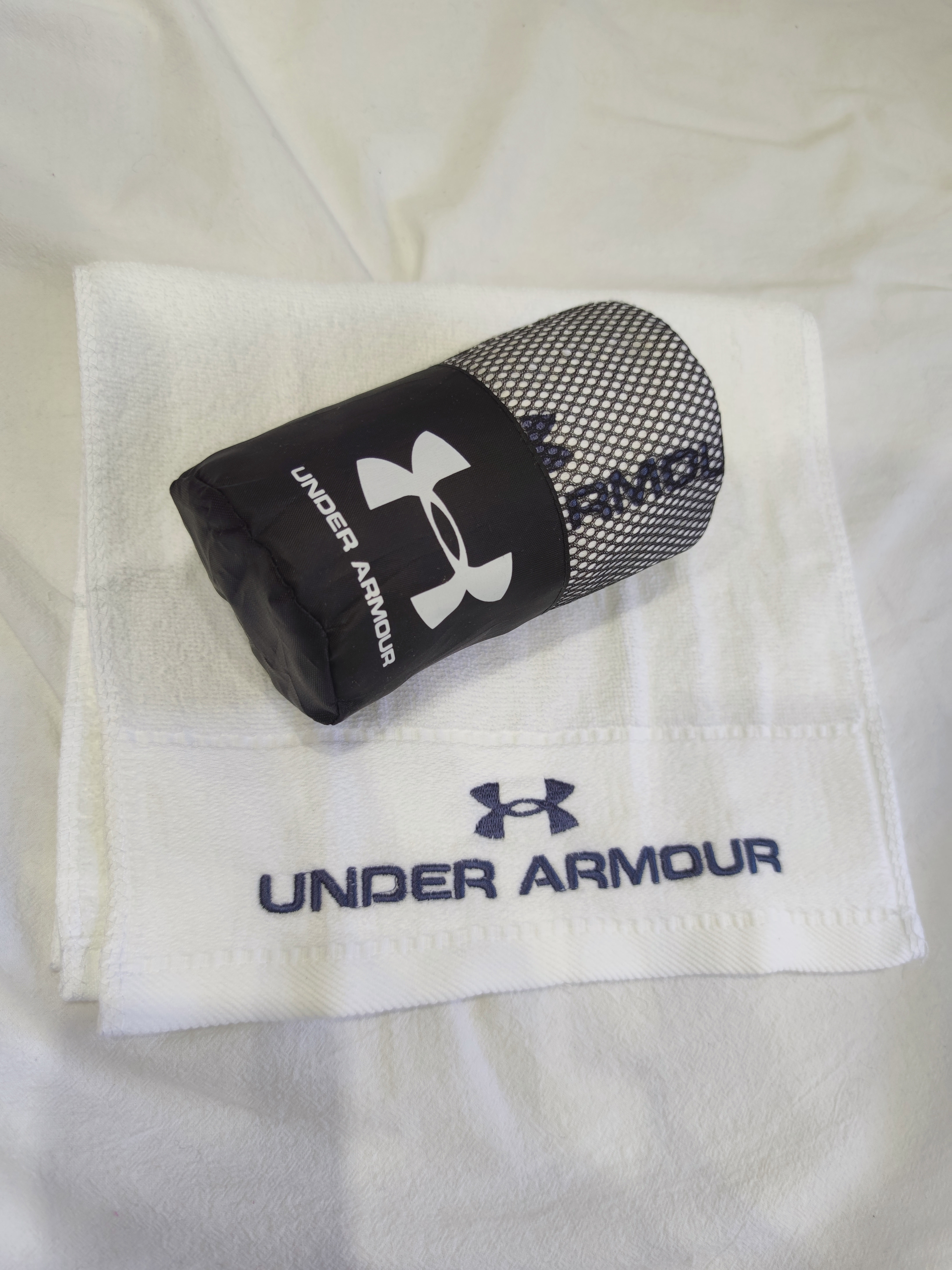 Whitehave more cash than can be accounted for motion towel Sweat absorption gym men and women physical exercise Basketball run Wipe sweat towel Customizable