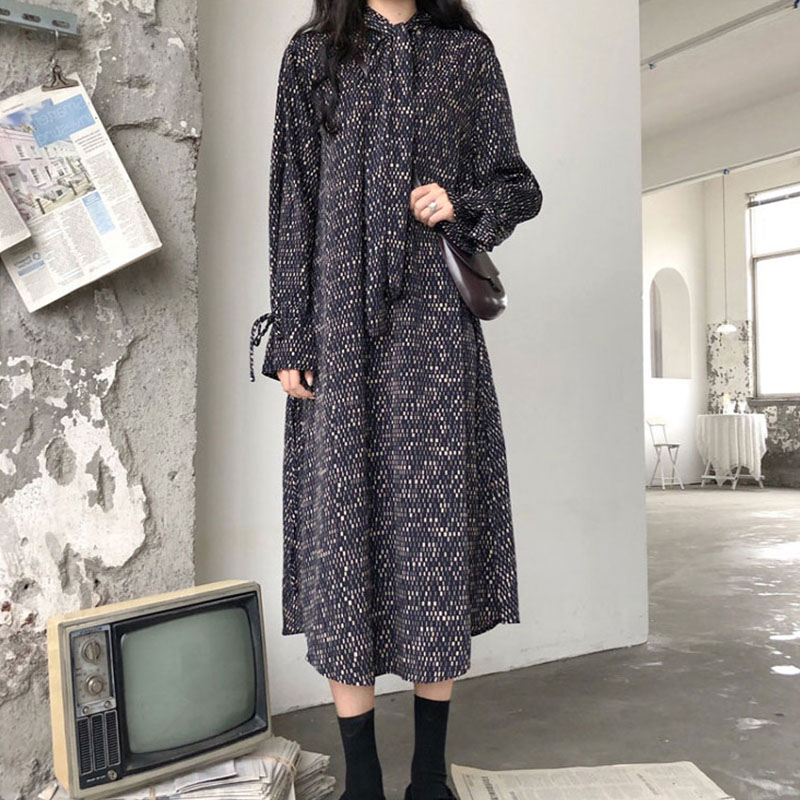 Dress 2021 new light cooked wind women's explosive bottom floral small black long dress high-end Western style autumn French