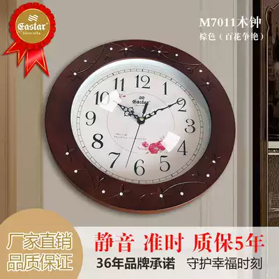 Simple living room household wall clock fashion atmosphere mute Nordic wall clock personality creative wooden clock Light luxury fashion