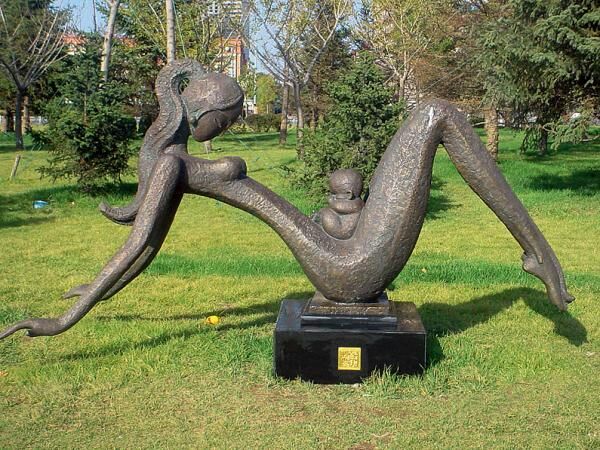 Abstract Human Body Art Sculpture Abstract Mother and Sub Sculpture Square Abstract Figure Sculpture Park Sculpture Pendulum