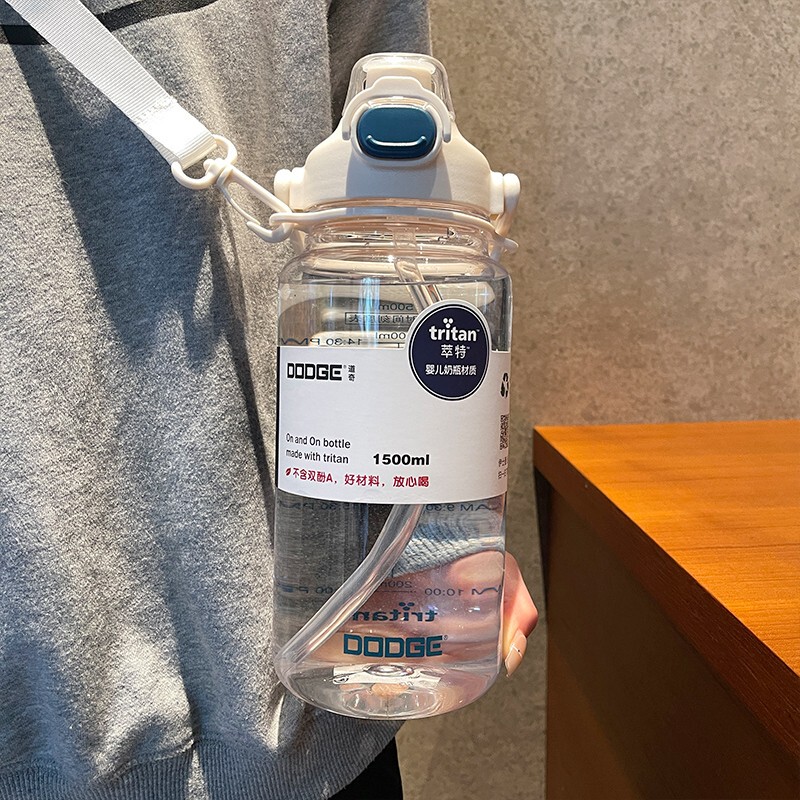 Tritan Large-Capacity Water Cup for Summer Sports, High-Looking 1500ml Water Bottle for Girls, Men's Cup with Cross-Body Strap
