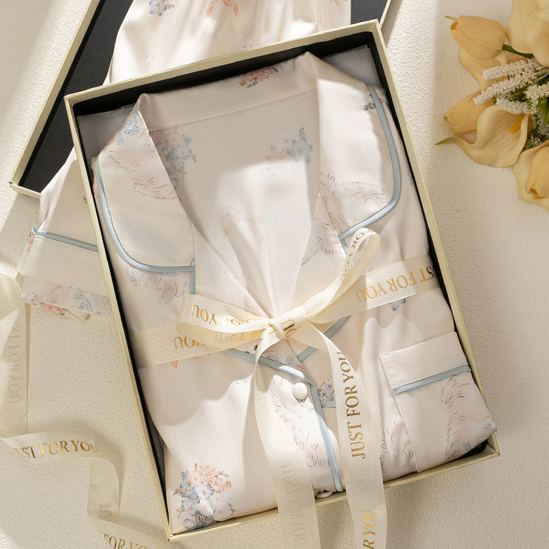 Showa's Sweet Little Cat Silk Pajamas for Women, New Spring/Summer Short-Sleeve Mulberry Silk Homewear Two-Piece Set