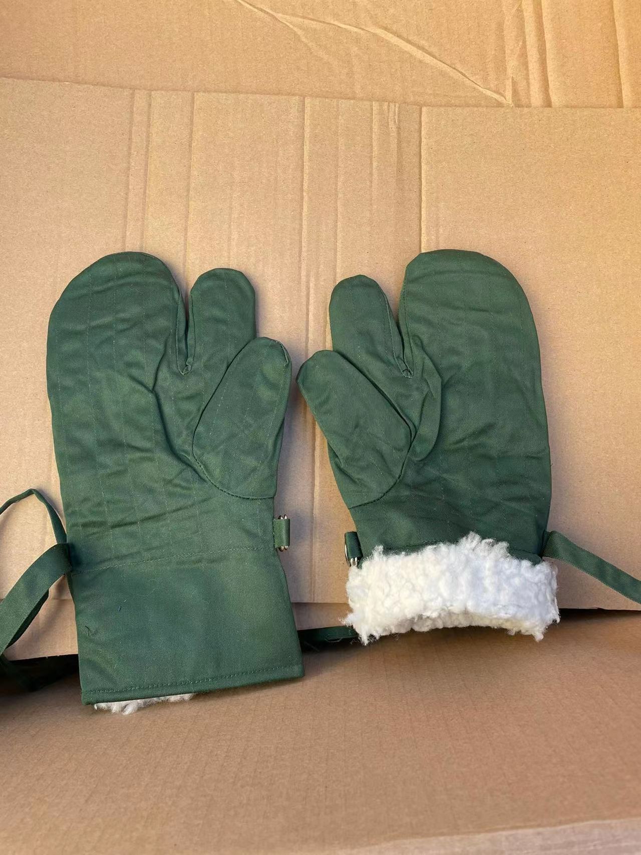 3 fingers short cloth wool gloves green winter outdoor operation cold protection gloves