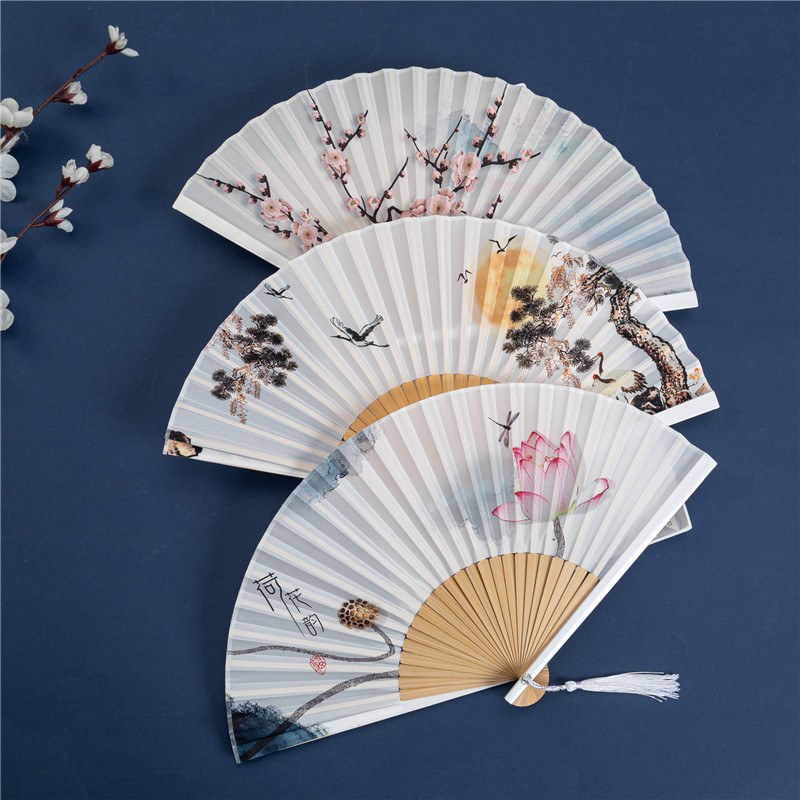 High-end Chinese style handmade silk damask silk fan men's folding fan lotus characteristic Wenchuang gift fan ink painting fan
