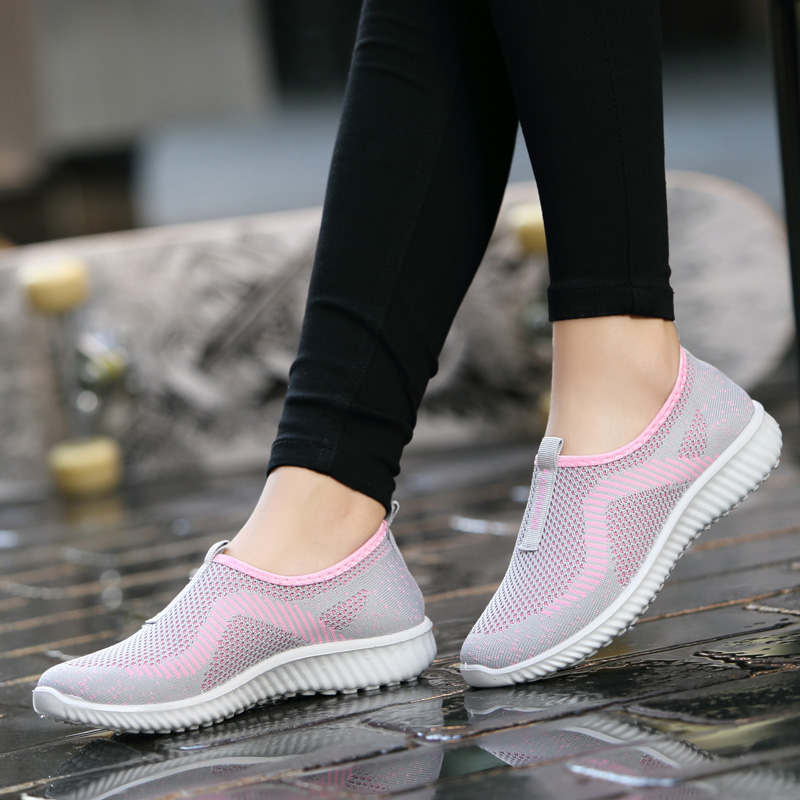 Old Beijing cloth shoes women's fashion mom shoes sports casual shoes women's soft-soled walking shoes slip-on women's shoes