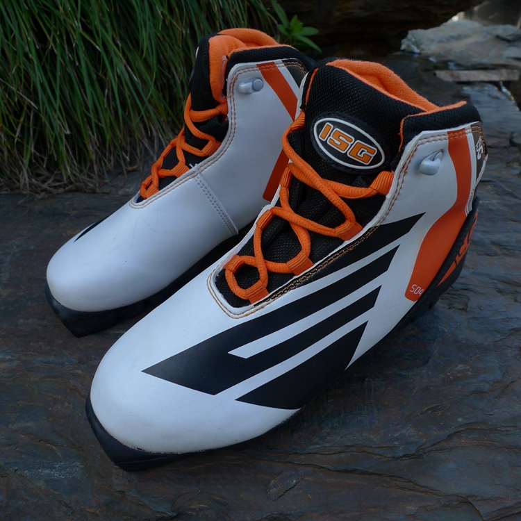 Loss clear pick up leak winter foreign trade outdoor ski shoes couple men and women non-slip shock absorption warm waterproof shoes skating shoes