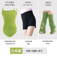 Комбинезон зеленого цвета авокадо + черные шорты + зеленые носки [противоскользящие]