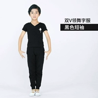 Черные штаны, V-образный вырез, короткий рукав