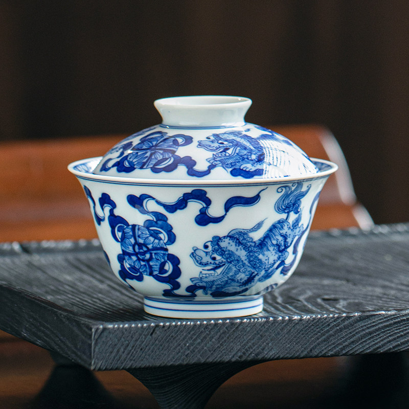 景徳鎮七丞堂陶磁青花釉里紅双獅滾繡球二才蓋碗 茶碗 煎茶器 新品未使用 景徳鎮七丞堂陶磁青花釉里紅双獅滾繡球二才蓋碗 茶碗 煎茶器