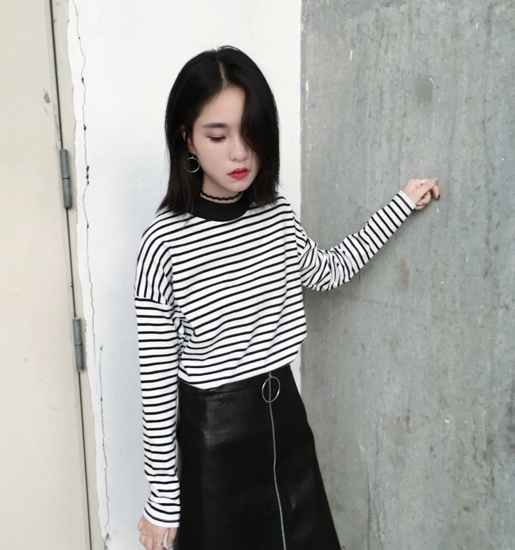 Quần áo mùa thu tinh thần xã hội của phụ nữ làm rung chuyển phiên bản Hàn Quốc của những chiếc áo dài tay màu đỏ nhanh tay màu đỏ với xu hướng áo phông áo polo nữ form rộng có cổ